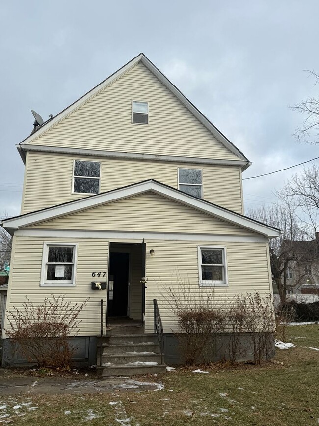 Building Photo - Cleveland East Side Single