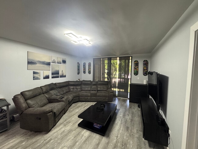 Building Photo - 8400 SW 133rd Avenue Rd Unit #209