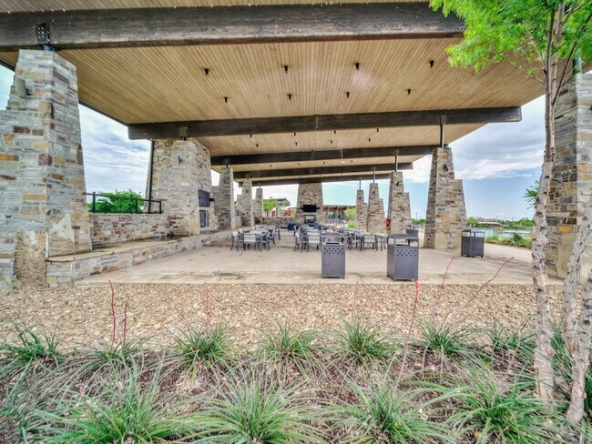 Photo - 9733 Tinsley St