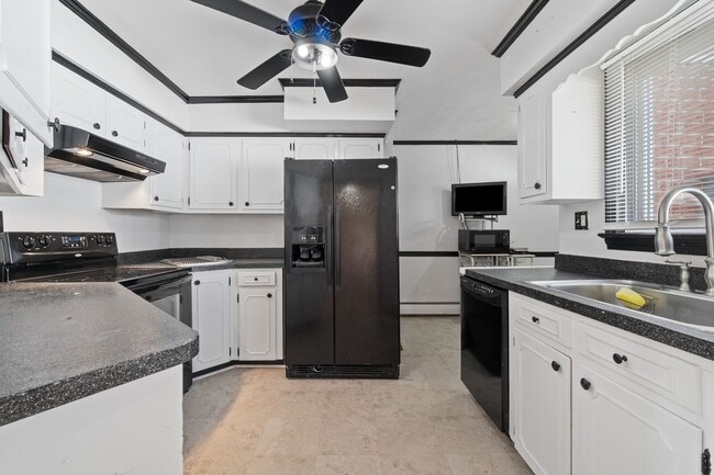 Photo - 3 Bed 1 Bath Home for Rent in Norfolk