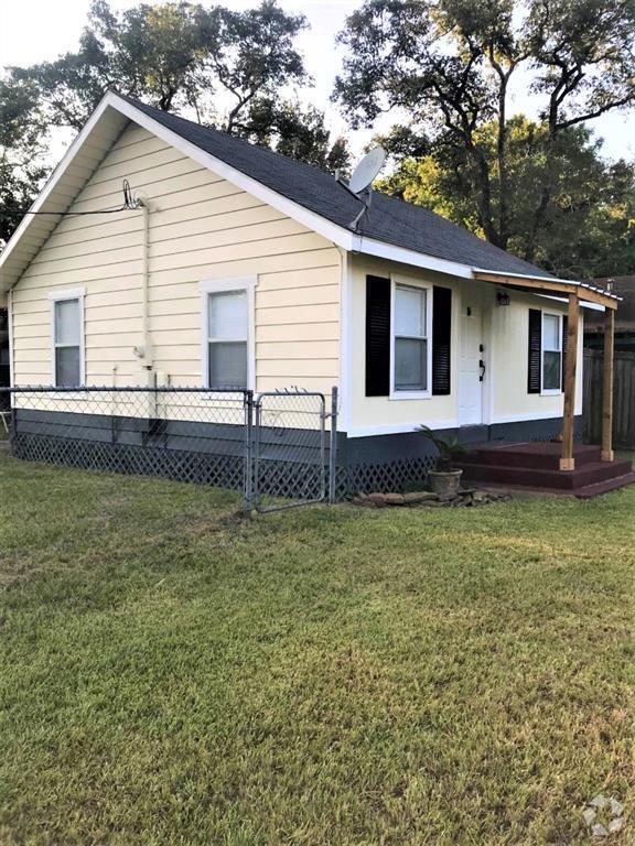 Building Photo - 903 N Valderas St Rental