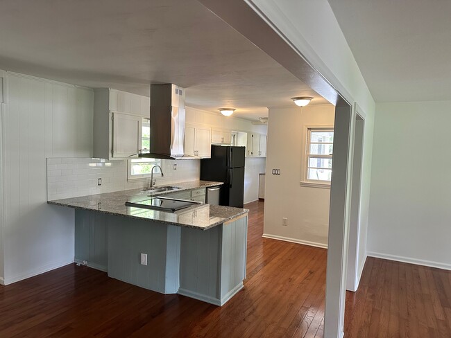 Building Photo - 1240 Longview Dr Rental
