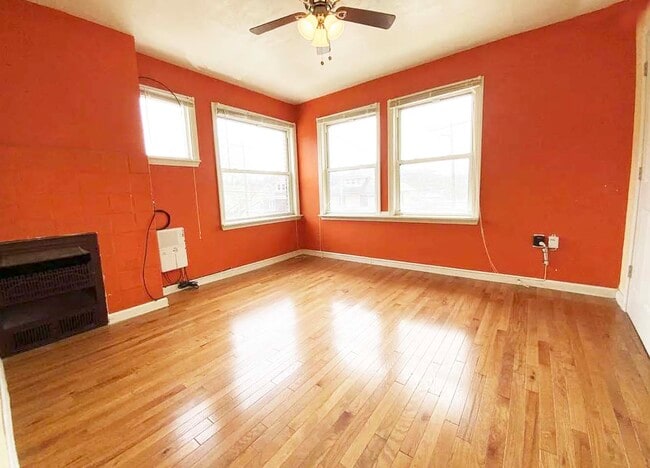 Photo - 221 Sterrett St