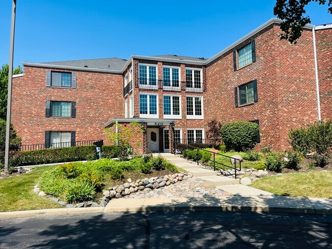Building Photo - 520 Biesterfield Rd Unit 117