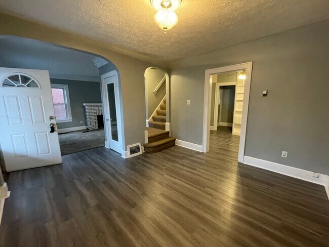 Photo - 866 S Hawkins Ave