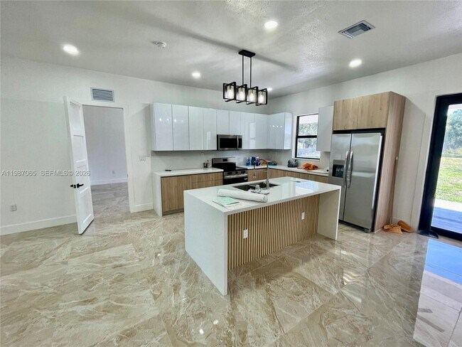 Photo - 435 N Quebrada St