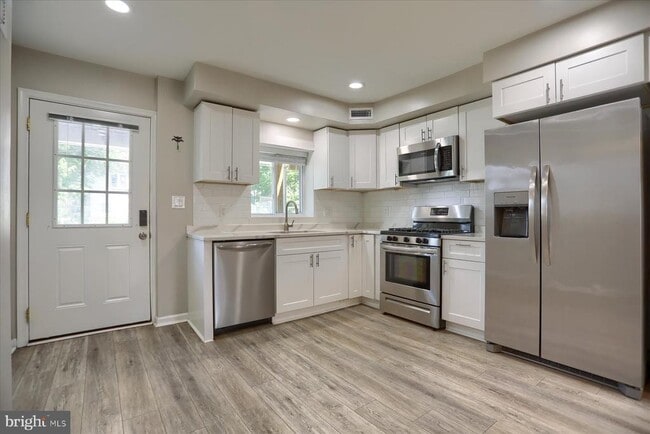 Photo - 1207 Anglesea St