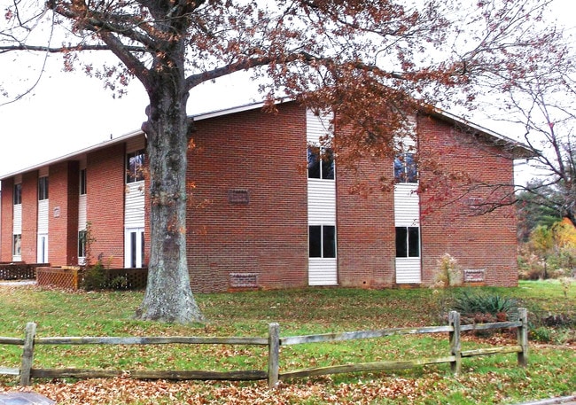 Fairway Apartments Exterior