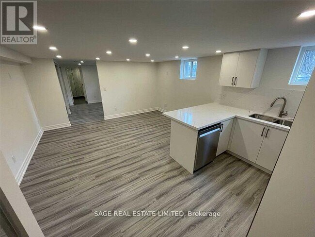 Photo - 1084 Avenue Rd