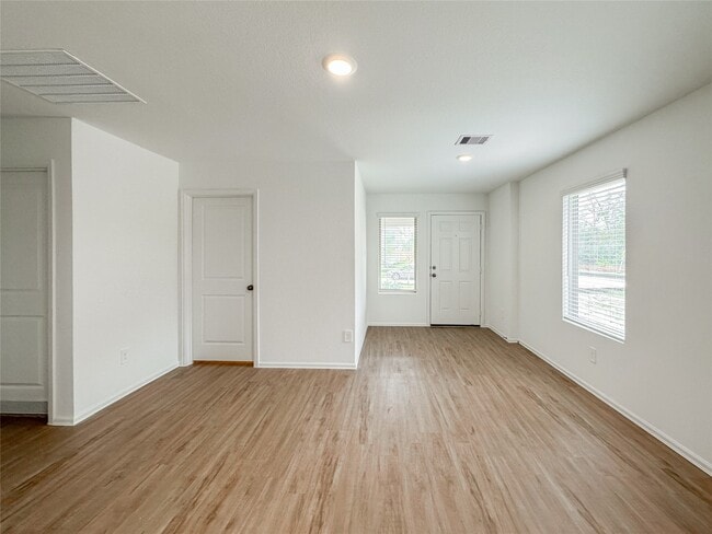 Photo - 1495 Las Cuevas Dr