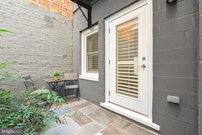 Photo - 1448 Harvard St NW Unidad 3