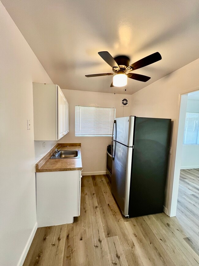 Del Pacifico Apartments