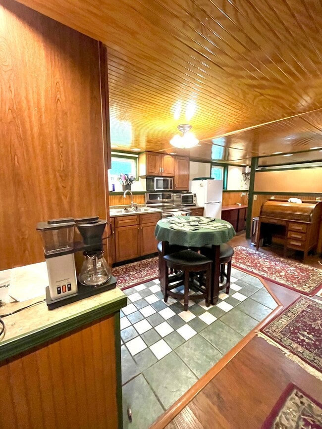 Photo - 739 S Alexander Ave Unit Fully Furnished Lower Level