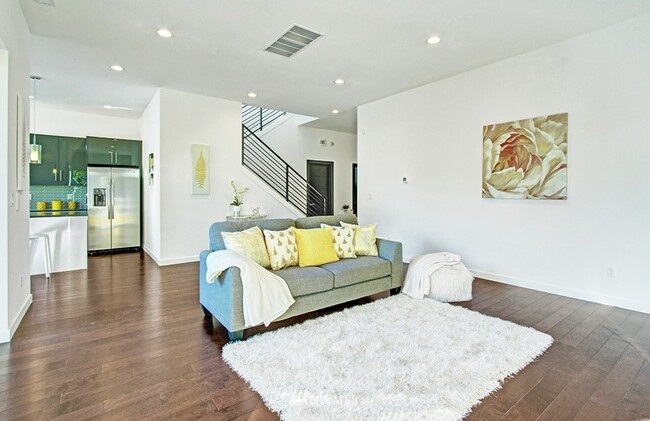 Photo - 2105 S Orcas St