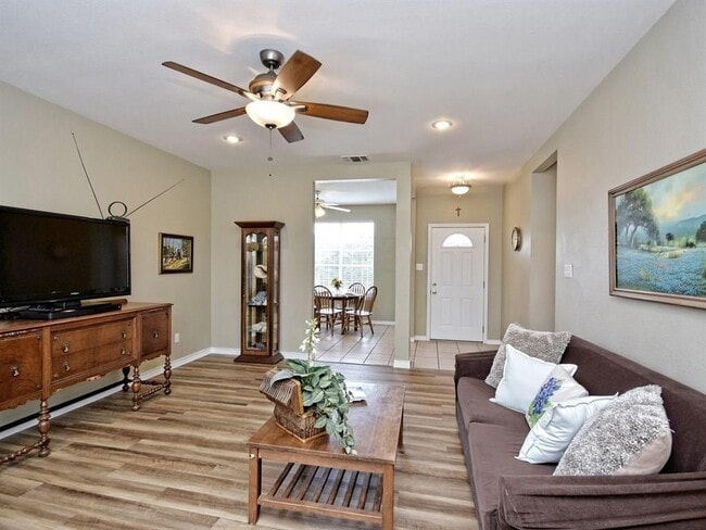 Photo - 600 Grand Prairie Cir