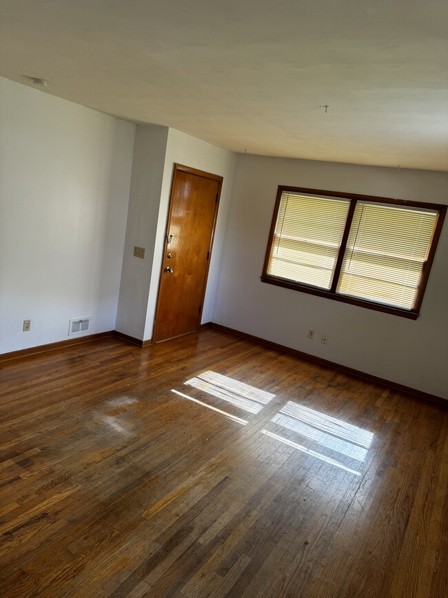 Photo - South Brown Building Unidad 209