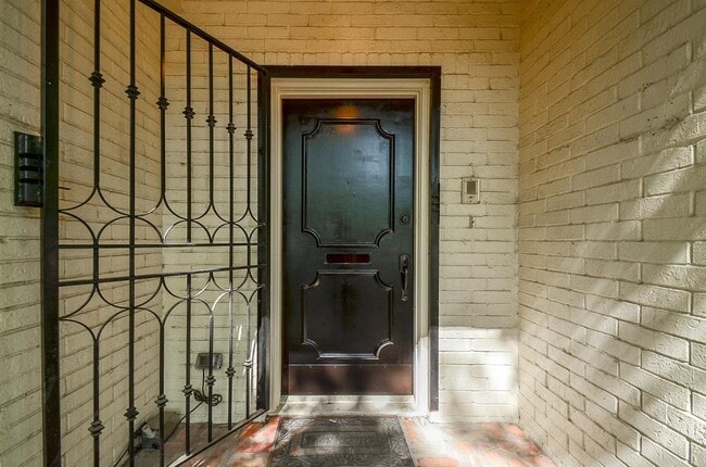 Photo - 573 N Post Oak Ln