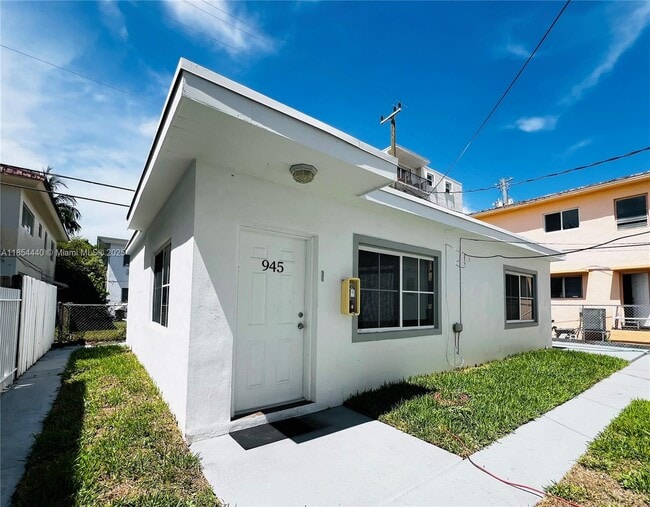 Building Photo - 1001 Bay Dr Unit 945 Rental