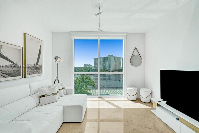 Building Photo - 1945 S Ocean Dr Unit 407