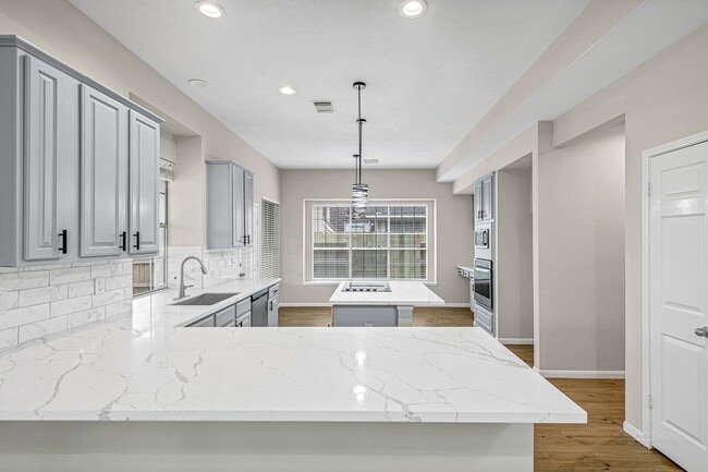 Building Photo - 8827 Lawncliff Ln