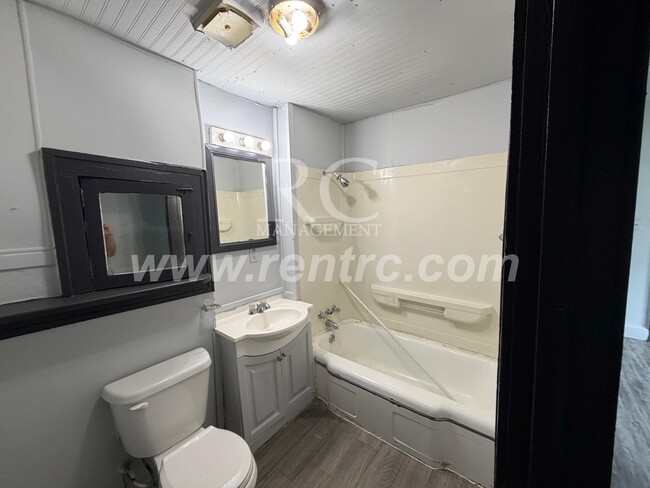 Photo - 327-2 Robinson-