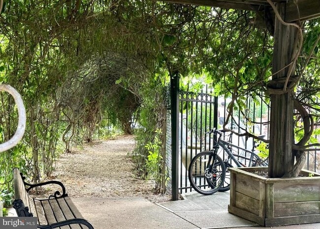 Photo - 8380 Greensboro Dr Unidad 925