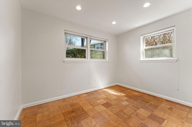 Photo - 6337 Beryl Rd