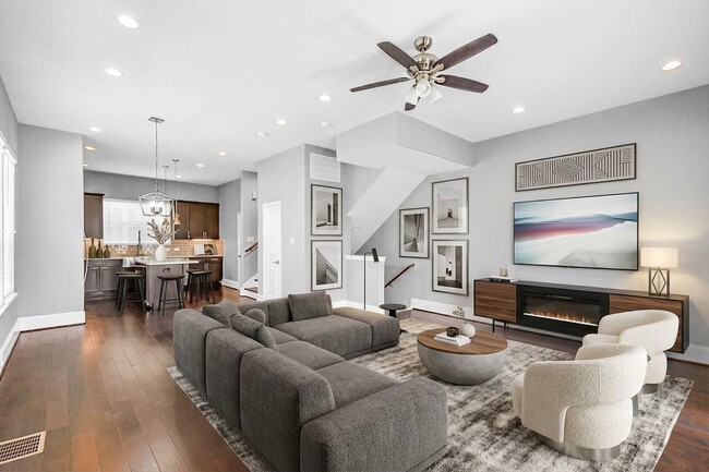 Building Photo - 411 N Nagle St