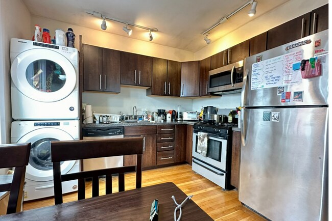 Photo - 839 Parker St