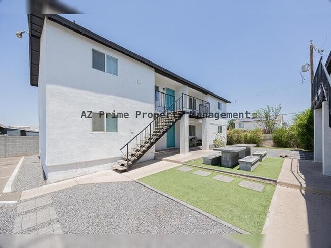 Building Photo - 719 N 12th Ave Unit 4