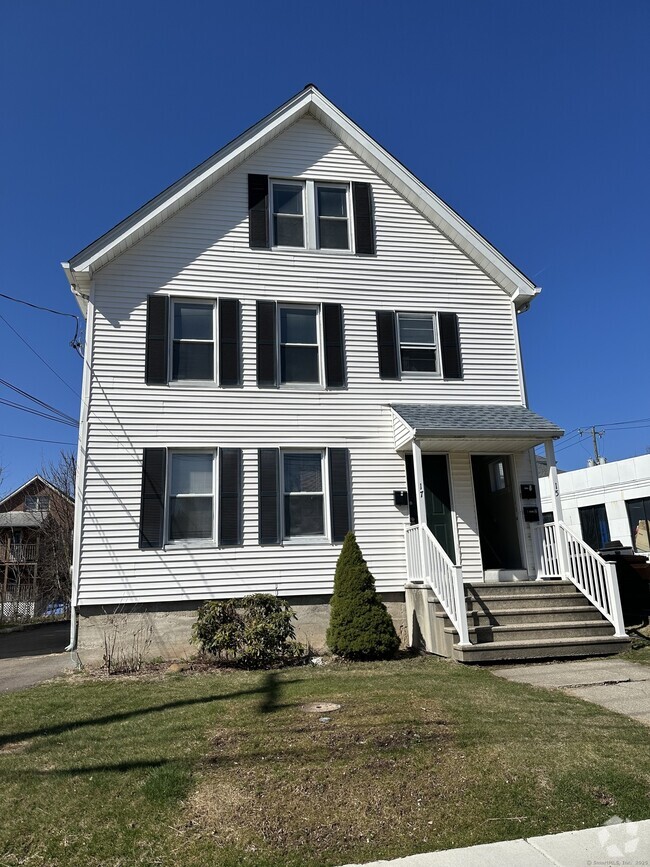 Building Photo - 15-17 Nesbit Ave Rental