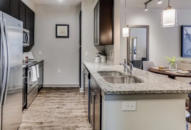 Photo - 926 E. 15th-77744 Unidad 77744