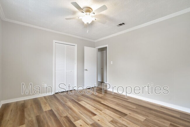 Photo - 587 Bobwhite Dr