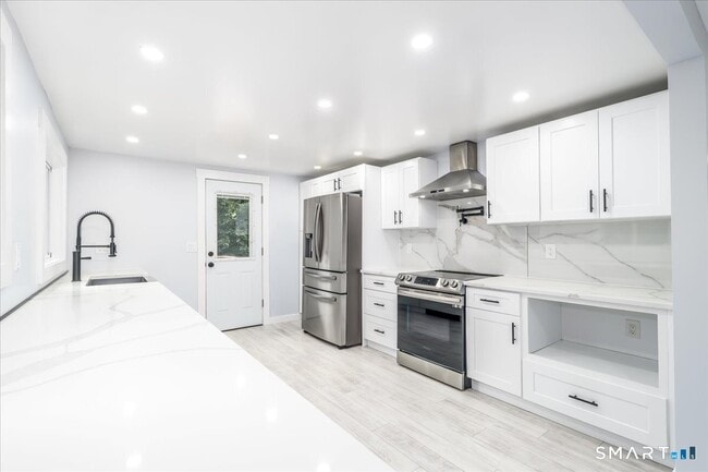 Photo - 48 Candlewood Lake Rd Unidad 1