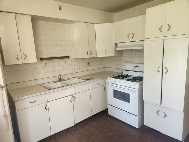 Photo - 932 Blackstone Ave