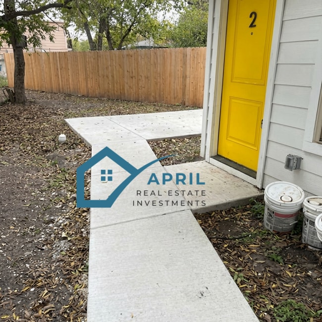 Building Photo - 1927 W Mayfield Blvd Unit 2