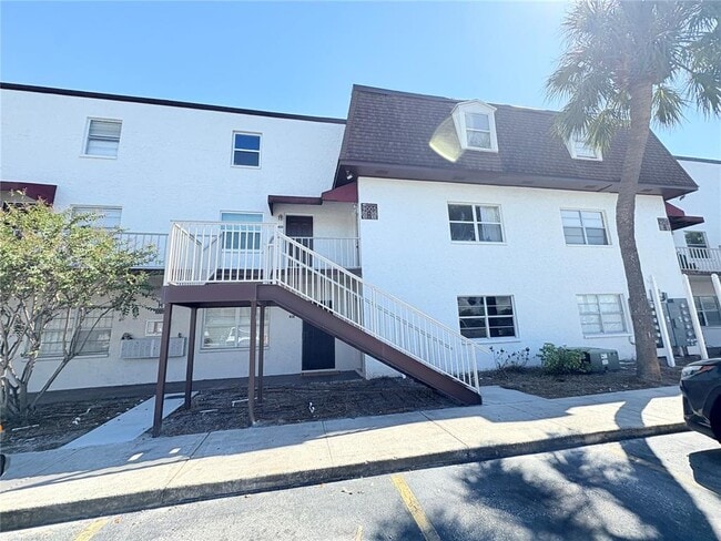 Building Photo - 9005 Tudor Dr Unit H105