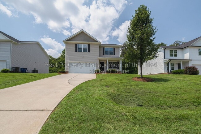 Photo - 832 Prince Edward Rd