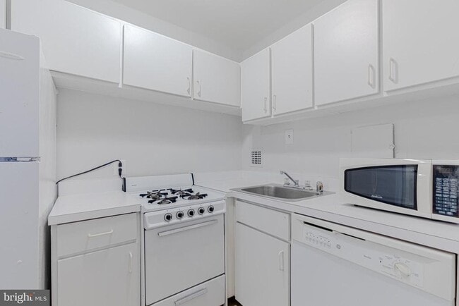 Photo - 950 25th St NW Unit 327N
