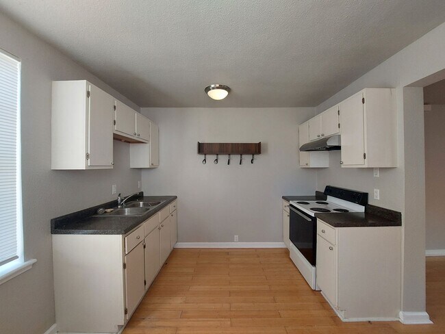 Photo - 455 Eleanor Ave Unit #2