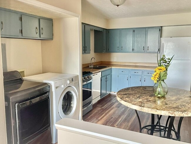 8982 Portage Pointe Dr
