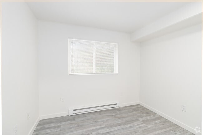 2BR, 1BA - 795SF - Bedroom
