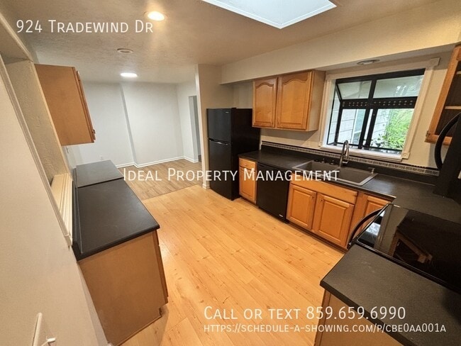 Photo - 924 Tradewind Dr