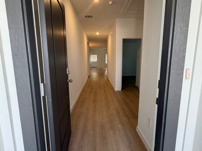 Photo - 523 Robin Ct