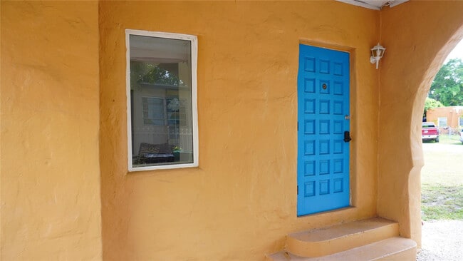 Photo - 1011 Sharar Ave