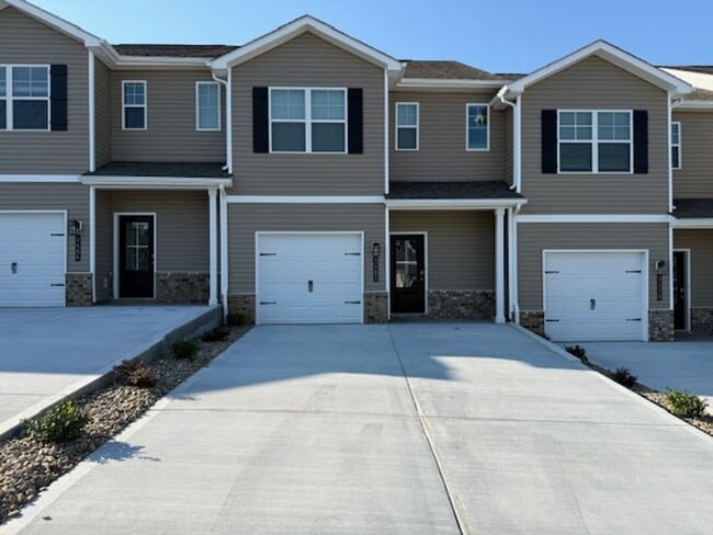 Building Photo - ?Brand New Townhome – Stylish, Modern & Cl...