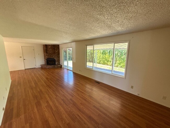 Photo - 1809 Wallace Rd NW