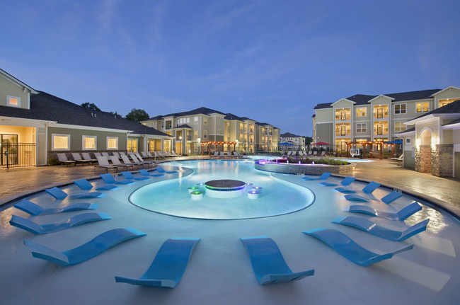 Resort Style Pool - Domain at Oxford- Student Living Apartments