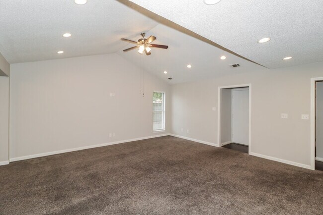 Photo - 6124 Kensington Cir