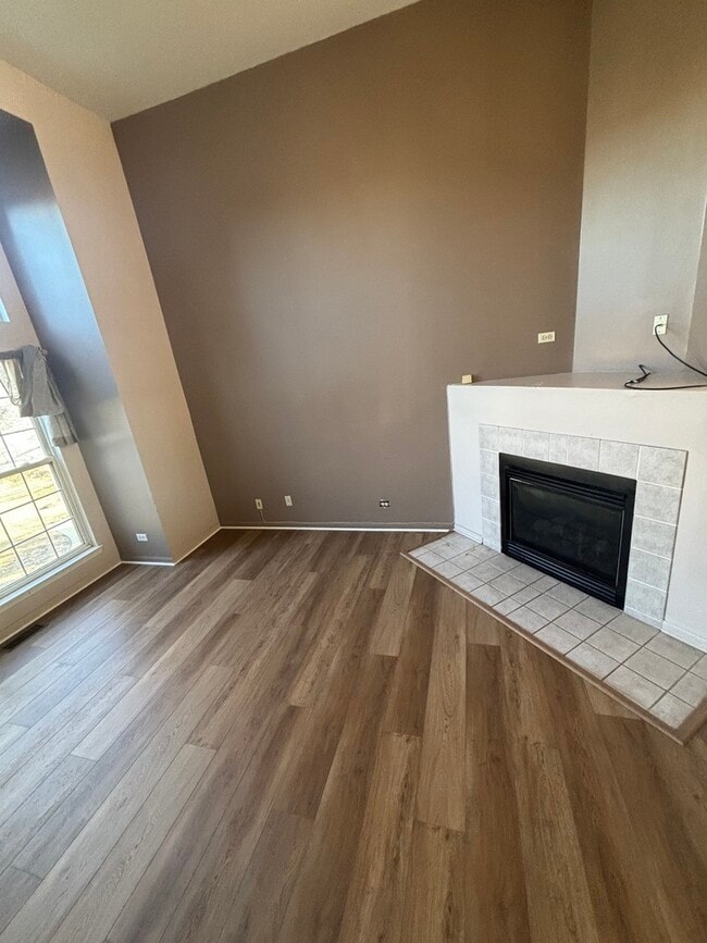 Photo - 647 Georgian Ct